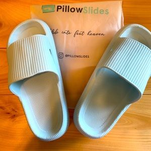 Pillow slides, ocean blue, size 8, New with packaging